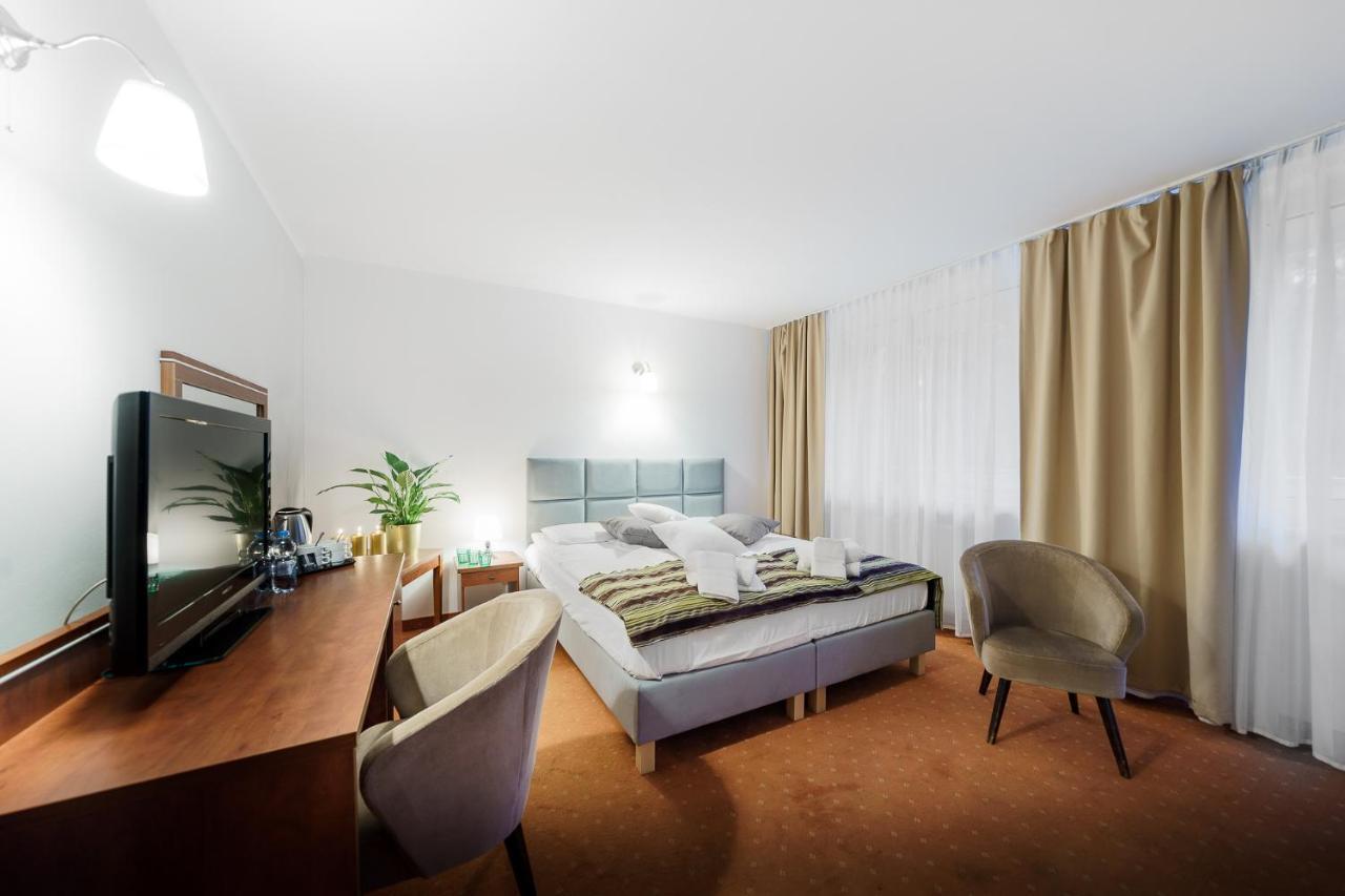 Hotel Promenada Zegrze Białobrzegi Exterior foto