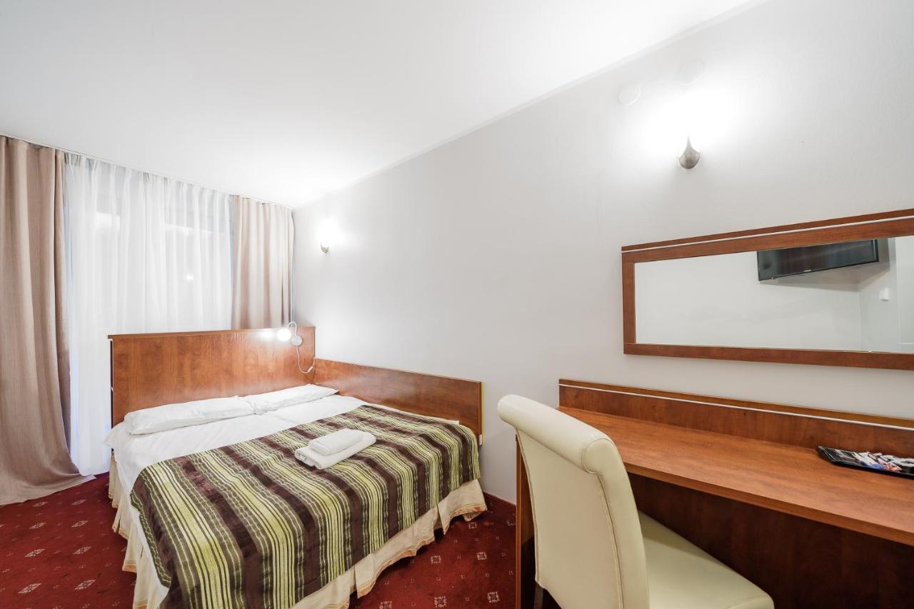 Hotel Promenada Zegrze Białobrzegi Exterior foto