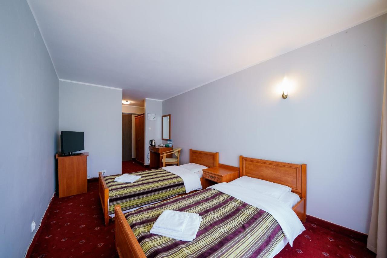 Hotel Promenada Zegrze Białobrzegi Exterior foto