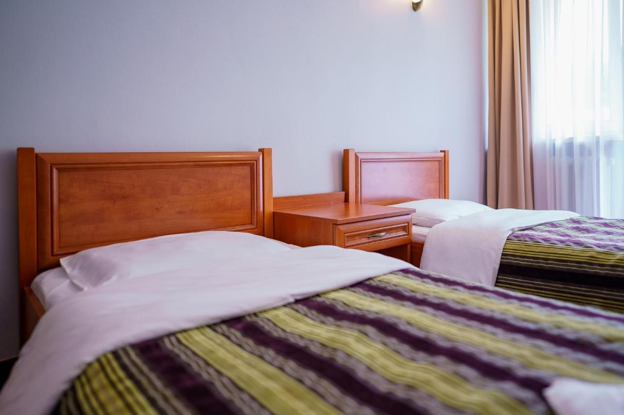 Hotel Promenada Zegrze Białobrzegi Exterior foto