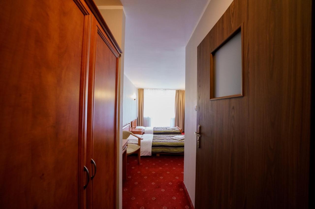 Hotel Promenada Zegrze Białobrzegi Exterior foto